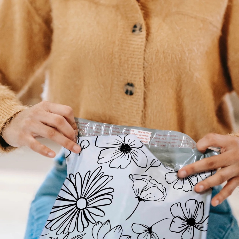 Black & White Sketched Floral Poly Mailer’s 10x13 Pack of 25 - Picture 5 of 7